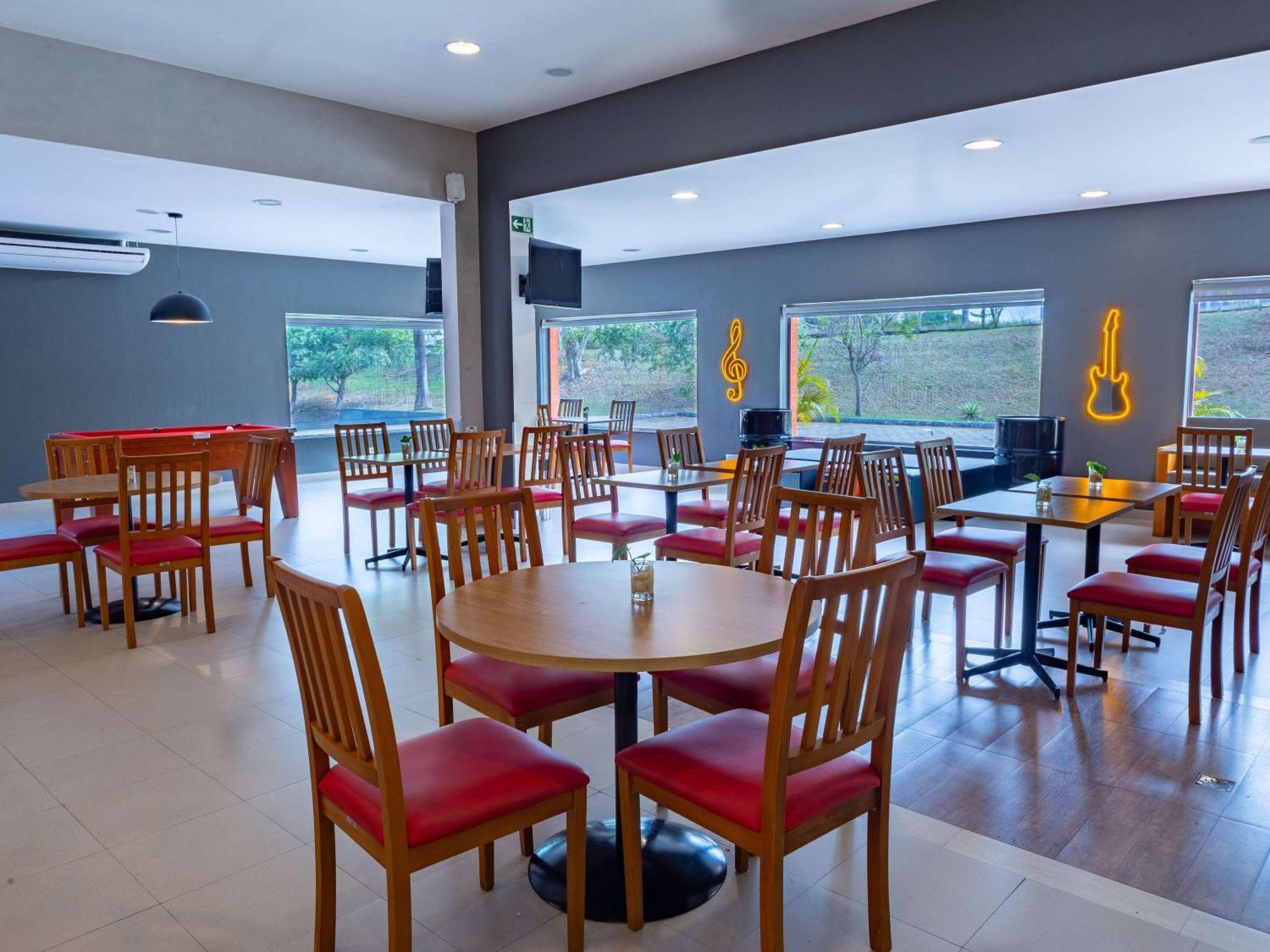 Hotel Ibis Industrial 3*